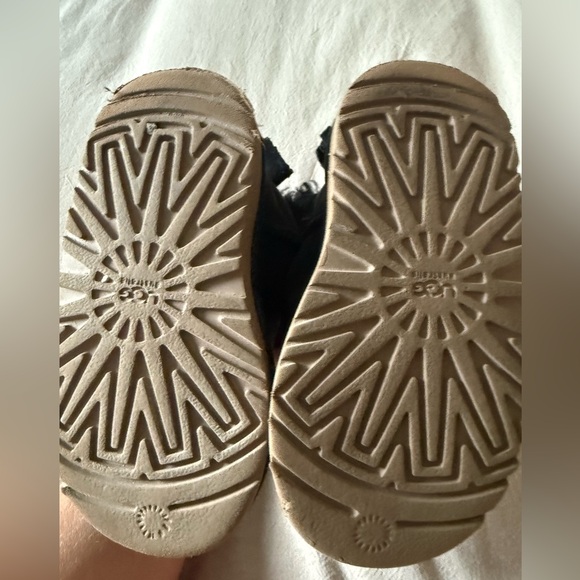 Toddler Ugg boots! - Picture 3 of 4